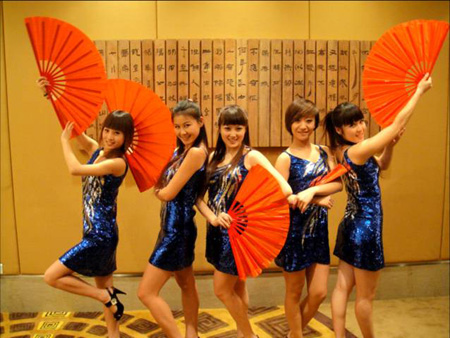 律動(dòng)青春女子打擊樂(lè)團(tuán)